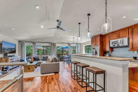 Charming Tahoe Cabin with Private Beach Access Cabin in Tahoe City