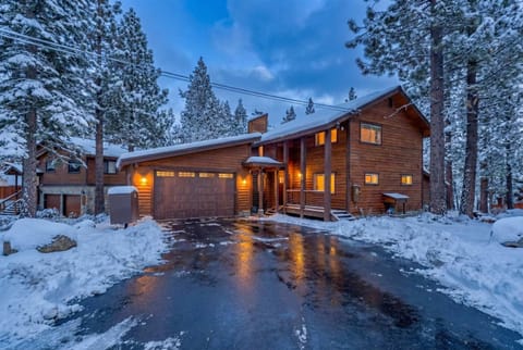 Charming Tahoe Cabin with Private Beach Access Cabin in Tahoe City