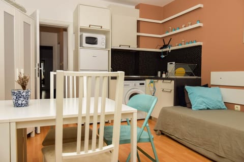 Bed, Coffee/tea facilities, Kitchen or kitchenette, Living room, Dining area
