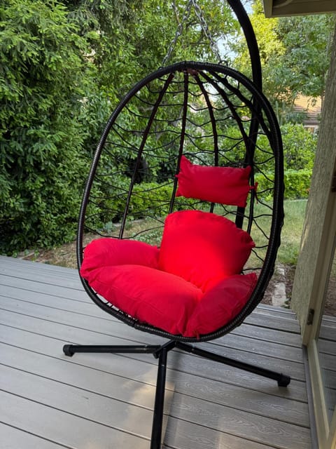 Redwood Garden House in Arden-Arcade