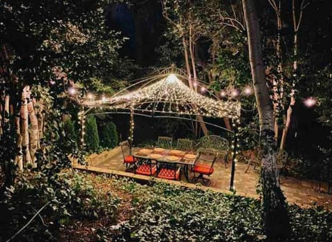 Redwood Garden House in Arden-Arcade