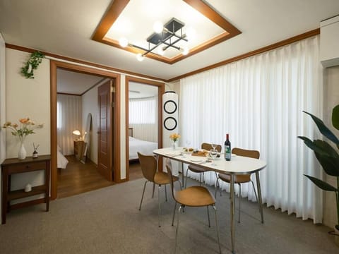 Living room, Dining area