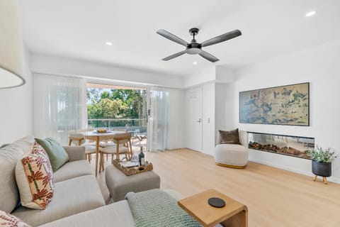 TV and multimedia, Balcony/Terrace, Living room, Dining area, fireplace, air conditioner