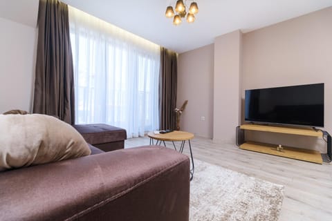 TV and multimedia, Living room, Seating area, Evening entertainment