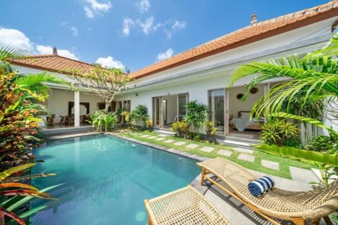 Property building, Pool view, Swimming pool, Swimming pool