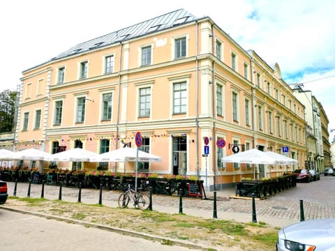 Property building, Day, Location