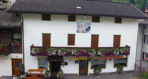 Property building, Day