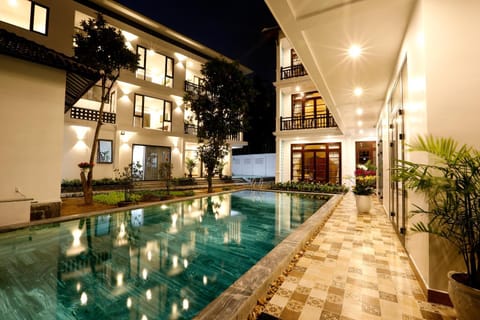 Swimming pool, Swimming pool