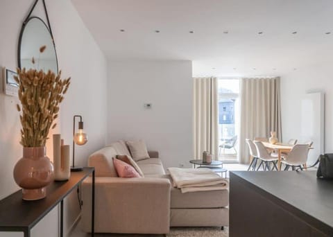 Wonderful central 2BR Ghent apt w view on Leie Apartment in Ghent