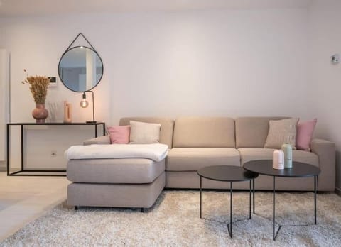 Wonderful central 2BR Ghent apt w view on Leie Apartment in Ghent