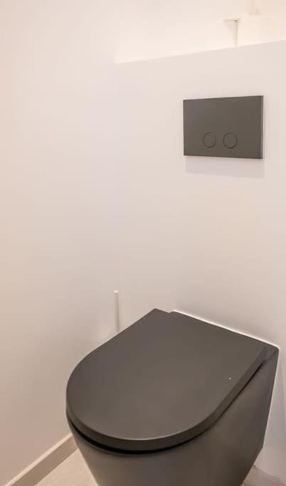 Wonderful central 2BR Ghent apt w view on Leie Apartment in Ghent