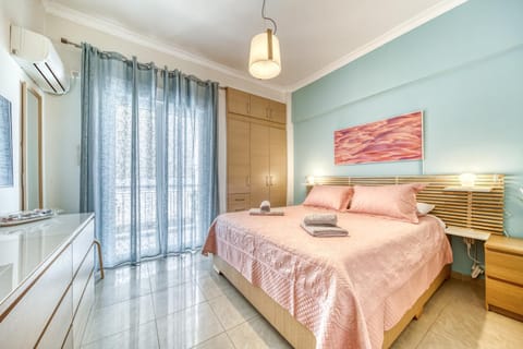 Bed, Photo of the whole room, Bedroom, towels, wardrobe, air conditioner