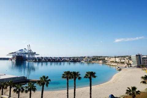 Nearby landmark, Natural landscape, BBQ facilities, Children play ground, Fishing, Snorkeling, Balcony/Terrace, Beach, Beach, Canoeing, Cycling, Diving, Evening entertainment, Family