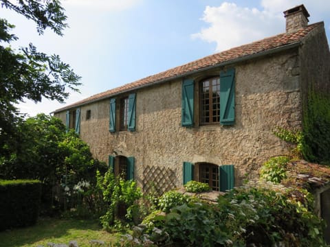 Nearby landmark, BBQ facilities, Garden, Hiking