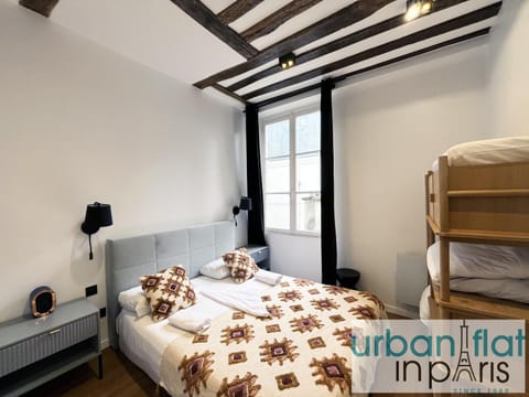 Urban Flat 108 - Classic Parisian 4 BDR Flat Apartment in Paris