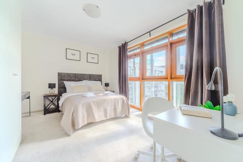 Bed, Seating area, Bedroom