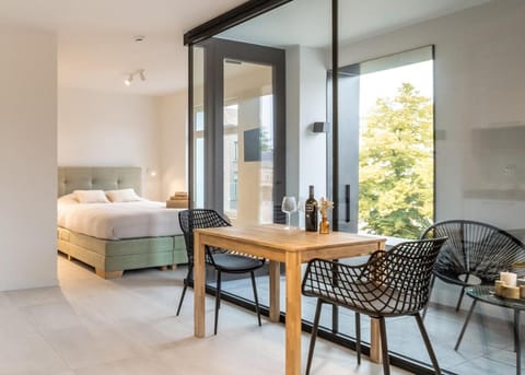 Bed, Balcony/Terrace, Dining area, Bedroom