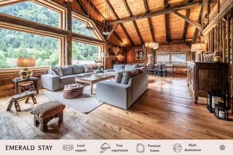 View (from property/room), Living room, Seating area, Dining area, Mountain view
