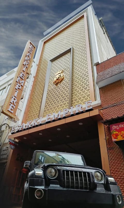Facade/entrance