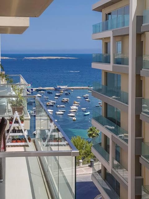 Spacious Apartment with Side Sea View Apartment in Saint Paul's Bay