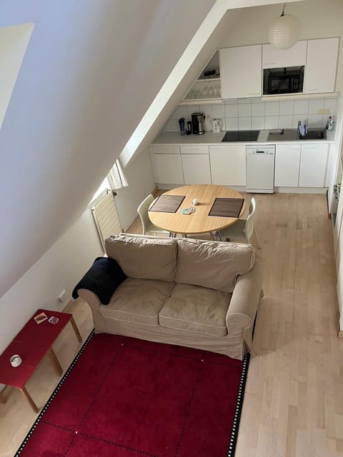 Kitchen or kitchenette, Living room, Seating area, Dining area, stove