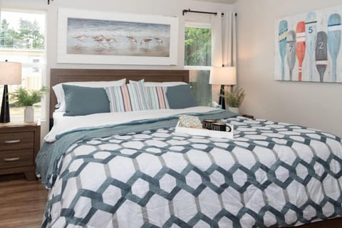 Funky and Fun Beach Getaway House in Grayland