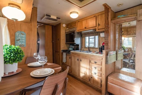 Beach Get Away Fabulous Vintage Trailer House in Grayland