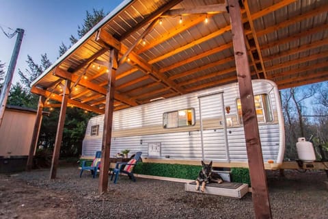 Beach Get Away Fabulous Vintage Trailer House in Grayland