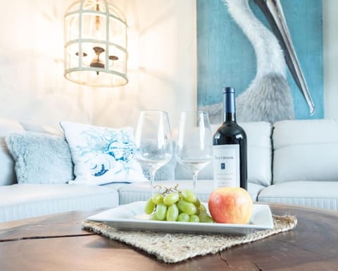 Cozy and Stylishly-Walk To The Beach - Sleeps 5 House in Grayland