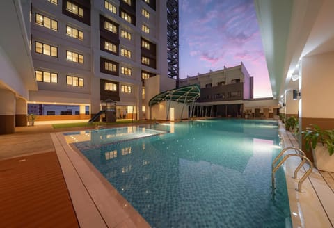 Swimming pool