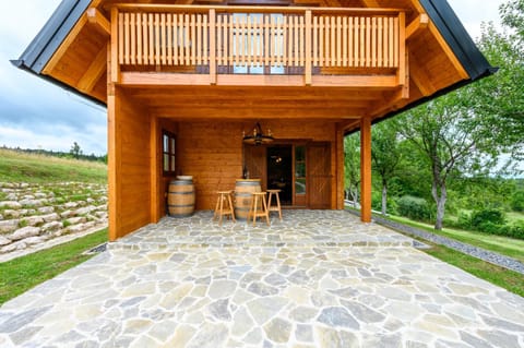 Property building, Patio, Spring, Day, Garden, Balcony/Terrace, Garden view