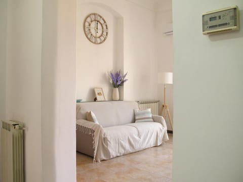 Living room, internet, air conditioner