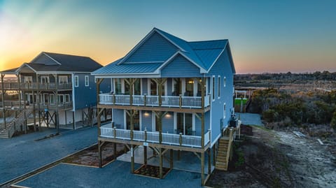 Sunset Tide by Sea Scape Properties House in North Topsail Beach