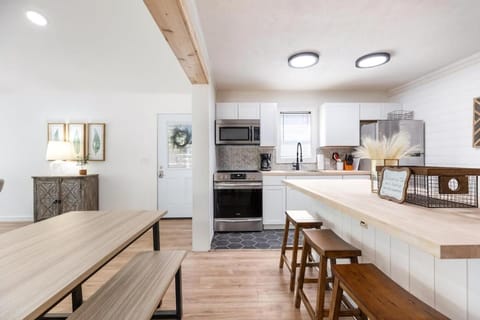 The Harbor -Lake Front Home- Boat slips available House in Kimberling City