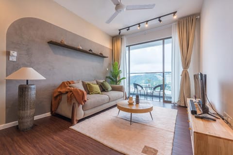 TV and multimedia, Living room, Photo of the whole room, Seating area, Mountain view