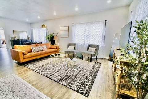 TV and multimedia, Living room, Seating area