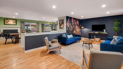 Mid Summer Night's Dream w Hot Tub Theater Game Room House in Arvada