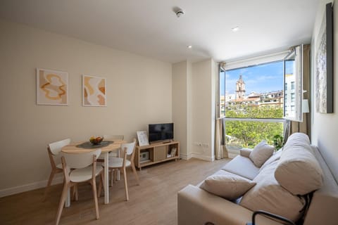 TV and multimedia, View (from property/room), Living room, Seating area, Dining area