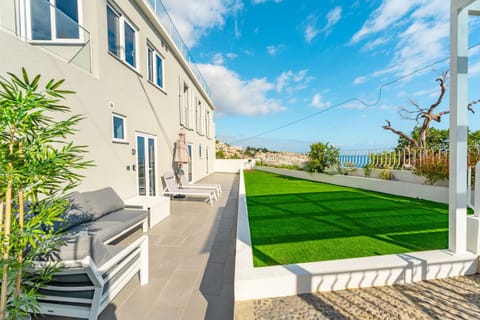 Property building, Patio, Spring, Day, Natural landscape, Garden, Garden, Garden view