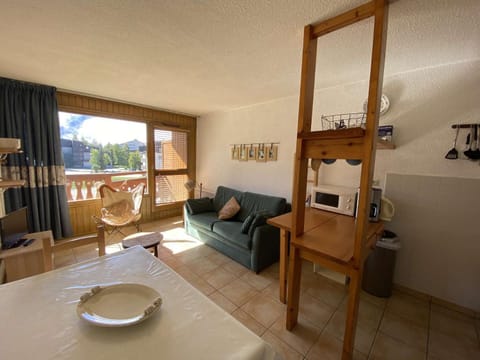 Bed, kitchen