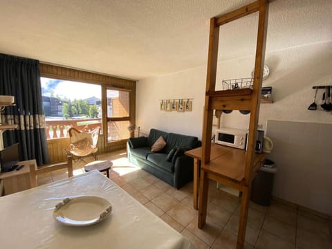 Bed, kitchen