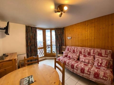 Bed, Living room
