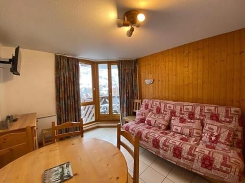 Bed, Living room