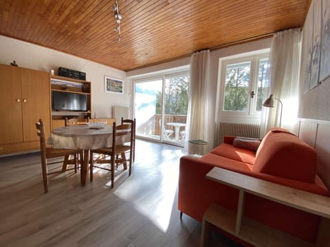 Bed, kitchen