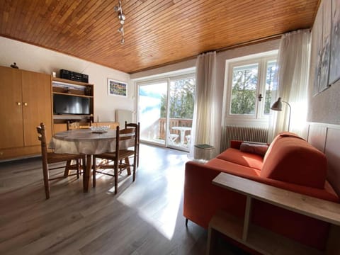 Bed, kitchen
