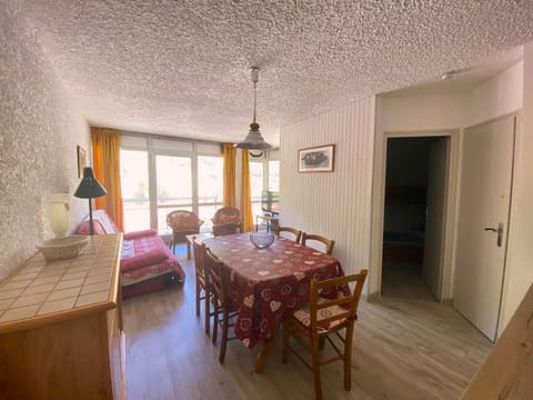 Bed, kitchen