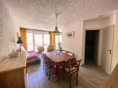 Bed, kitchen