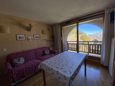 Bed, kitchen