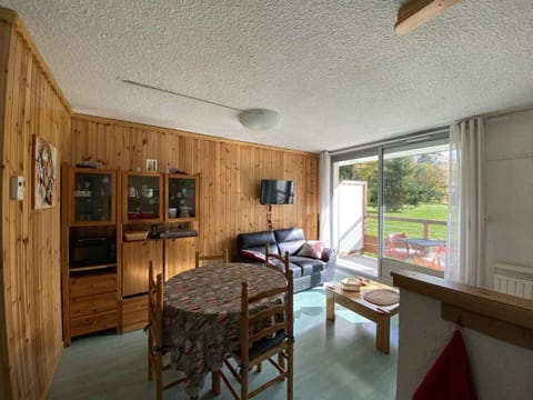 Bed, kitchen