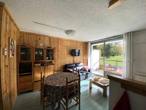 Bed, kitchen